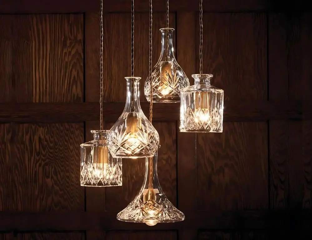Decanterlight luster, 5 delova, dizajn Lija Bruma (Lee Broom) || fotografija: ljubaznošću Lee Broom