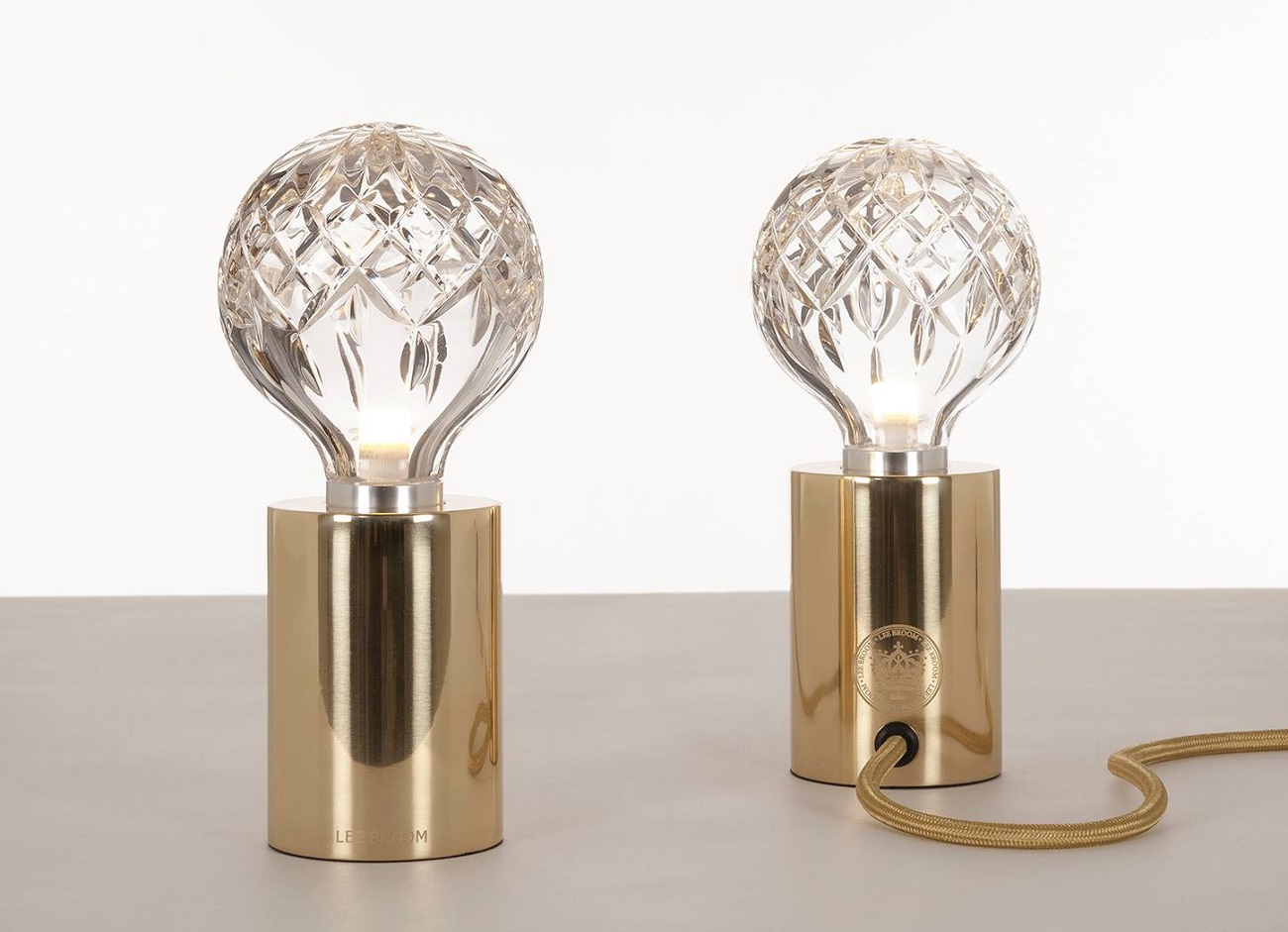 Stona lampa Kristalna sijalica; dizajn Lija Bruma II fotografija: ljubaznošću Lee Broom