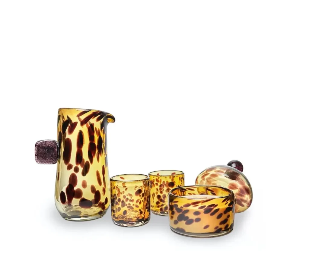 Servis Amazon, reciklirano staklo; dizajn i izrada: YaKUSH || fotografija: ljubaznošću YaKUSH