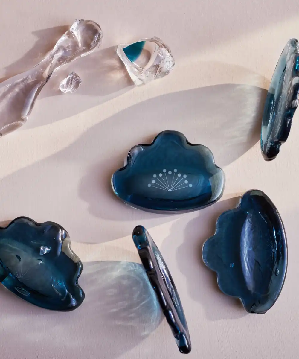 Gua ša (The Gua Sha), proizvod Rudolph Care, reciklirano staklo; dizajn i izrada: Rosendahl Design Group & Holmegaard Værk || fotografija: ljubaznošću Rudolph Care