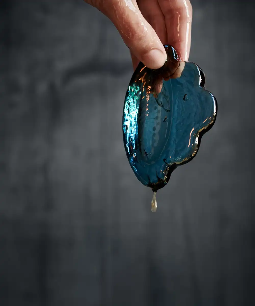 Gua ša (The Gua Sha), proizvod Rudolph Care, reciklirano staklo; dizajn i izrada: Rosendahl Design Group & Holmegaard Værk || fotografija: ljubaznošću Rudolph Care