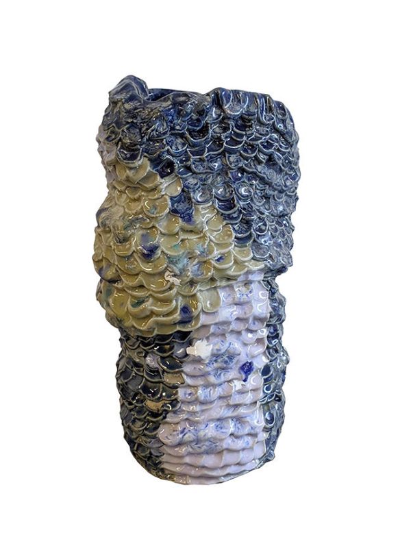 Skulptura iz serije Digit Texture, porcelan sa borosilikatnim staklom na glazuri, rad Atue Aparisio napravljen u Jingdeženu (Kina); fotografija Plastiques Photography Lewis Ronald, ljubaznošću Atue Aparisio.